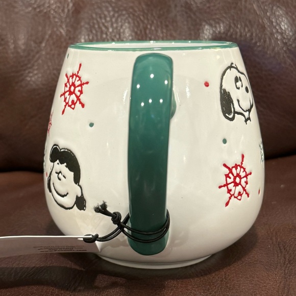 Snoopy Charlie Brown Lucy & Snowflakes Tear Drop Style Peanuts Christmas Mug - Picture 7 of 10